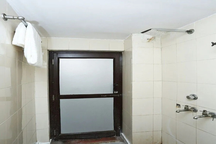 Room 8 of 12