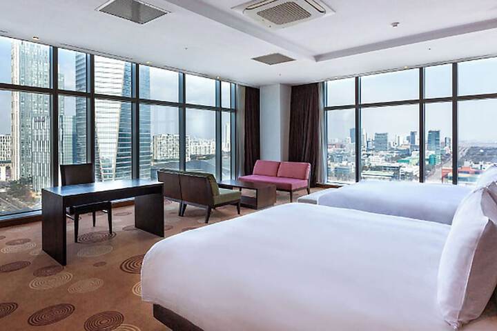 Room 28 of 97