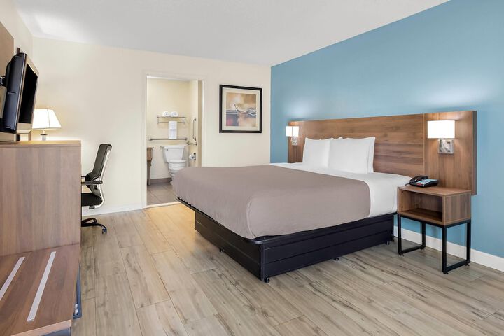 Room 34 of 83