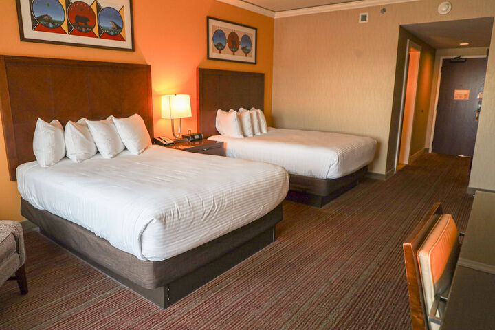 2 Queen Beds (1 of 5)