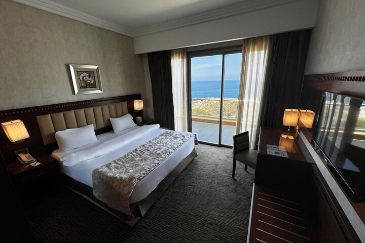 Room 13 of 44