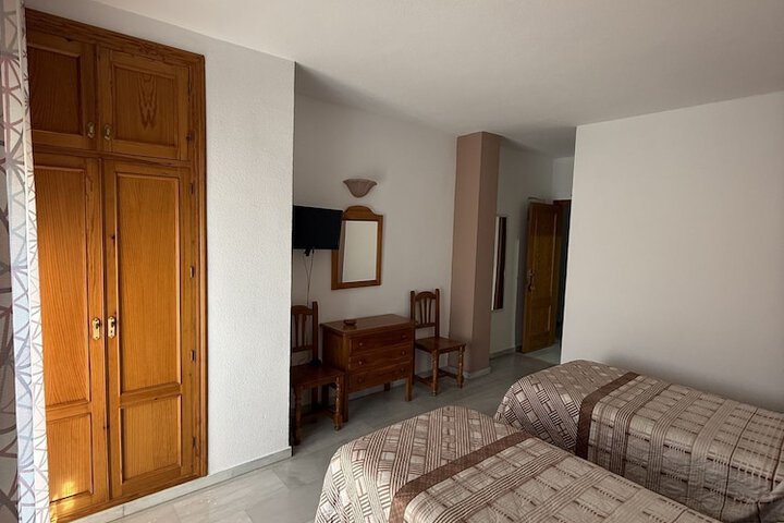 Room 42 of 127
