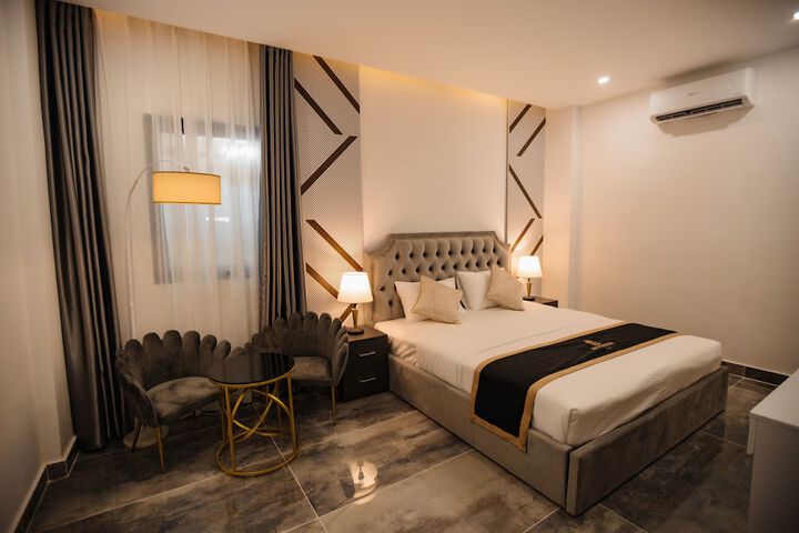 Room 7 of 32