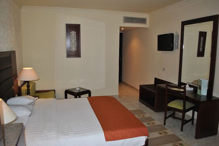 Room 11 of 50
