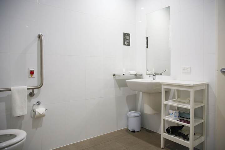Room 6 of 40