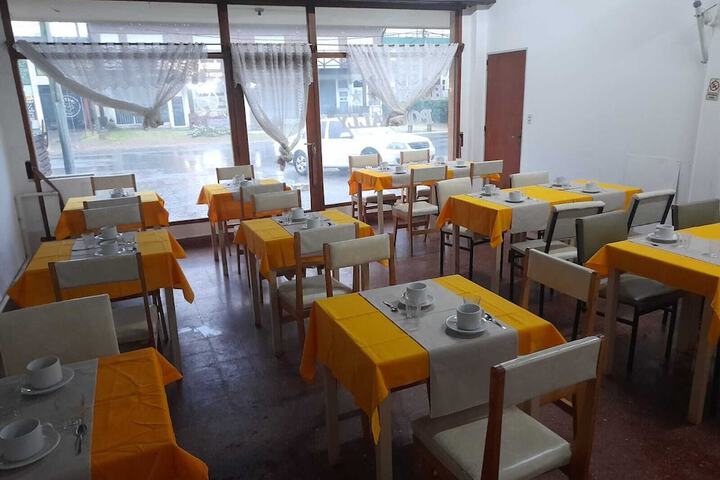 Dining 7 of 10