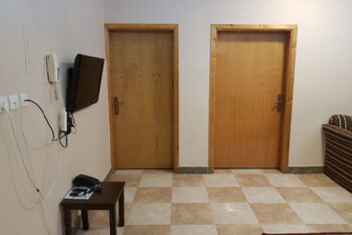 Room 10 of 33