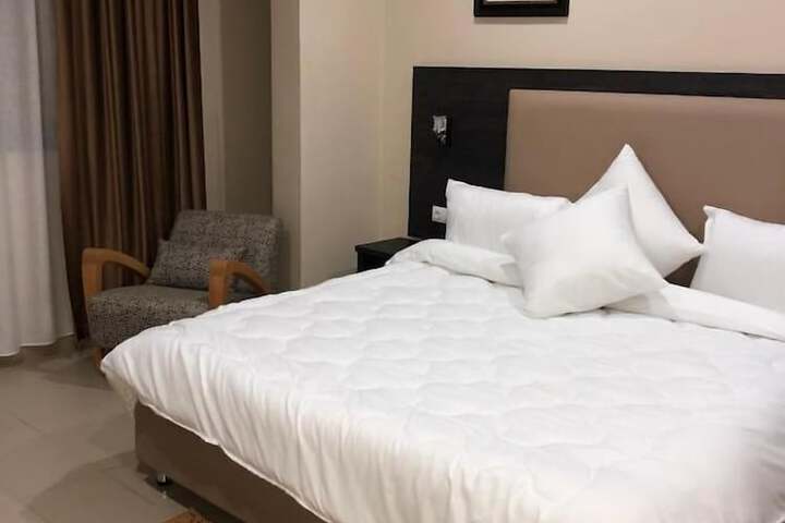 Room 8 of 15
