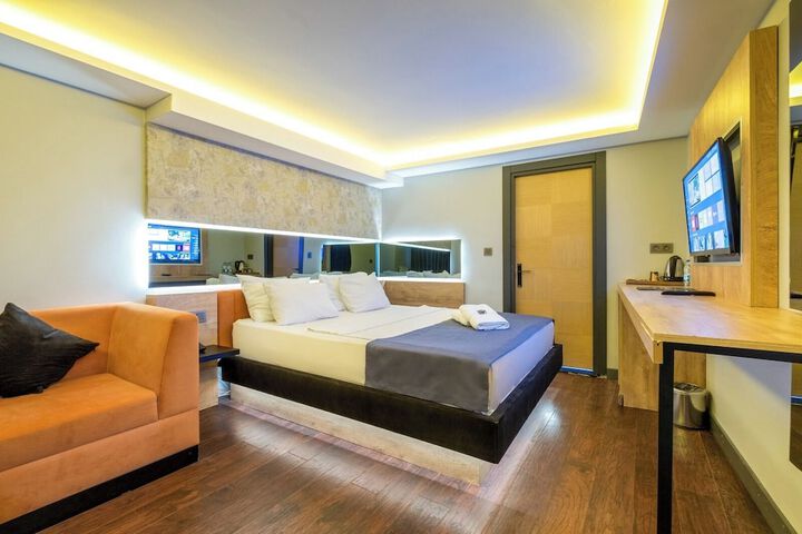 Room 16 of 100