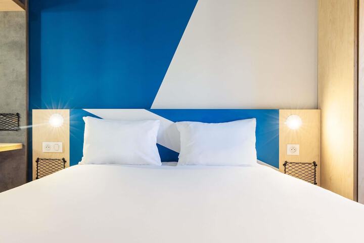 Room 9 of 38