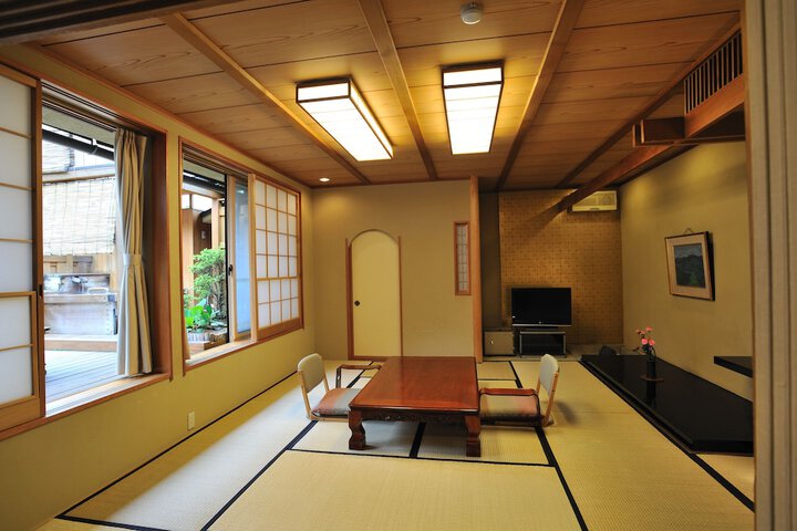 Room 5 of 128