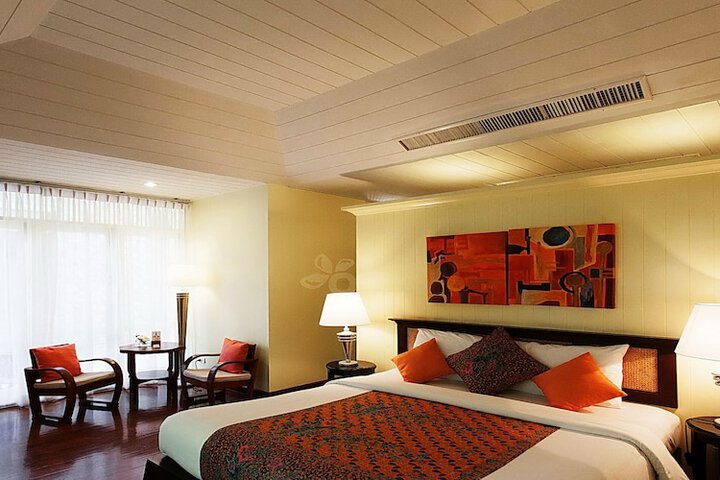 Room 5 of 98