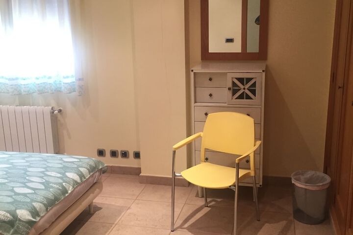 Room 10 of 165