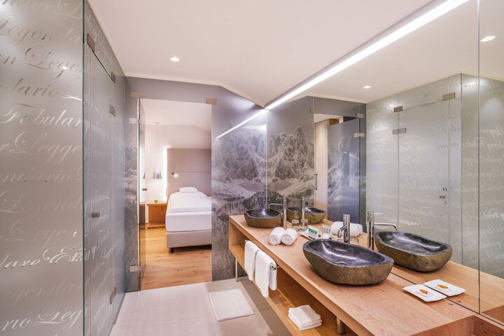 Room 34 of 47