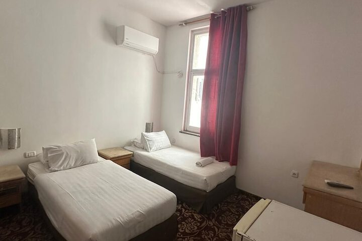 Room 42 of 75