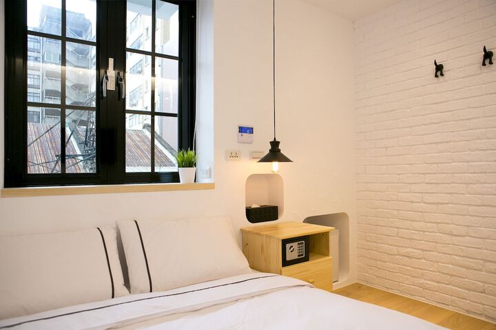 Room 33 of 114