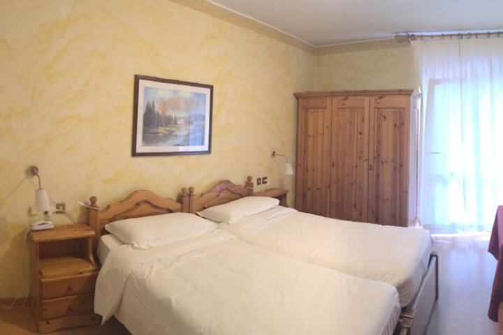 Room 8 of 62