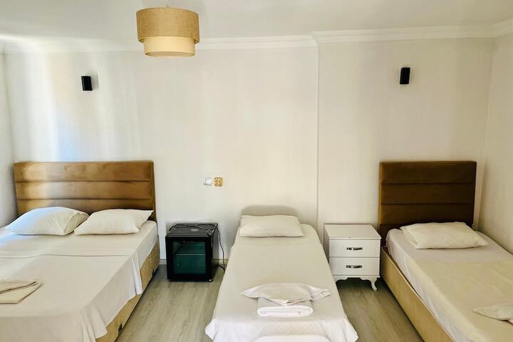 Room 10 of 26