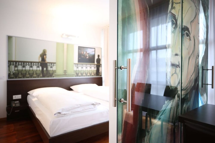 Room 49 of 102
