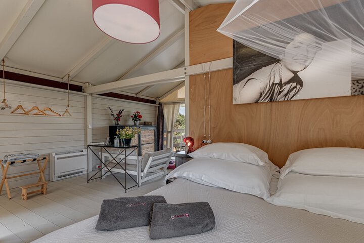 Room 4 of 115