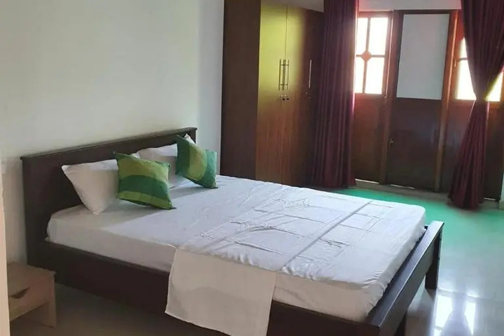Room 3 of 9