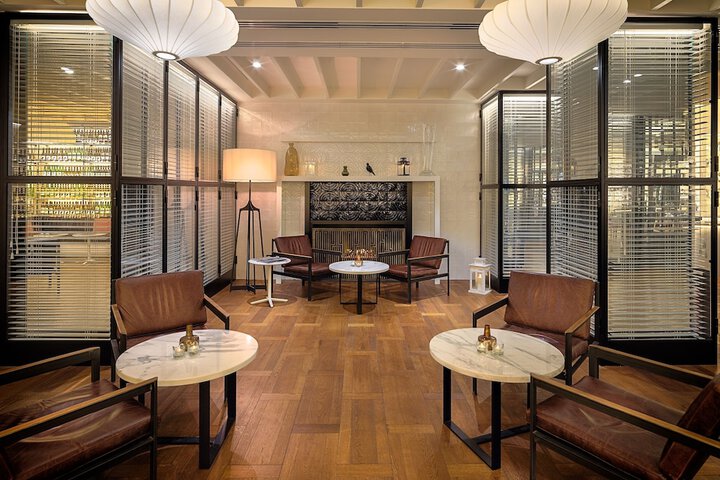 Lounge 65 of 80