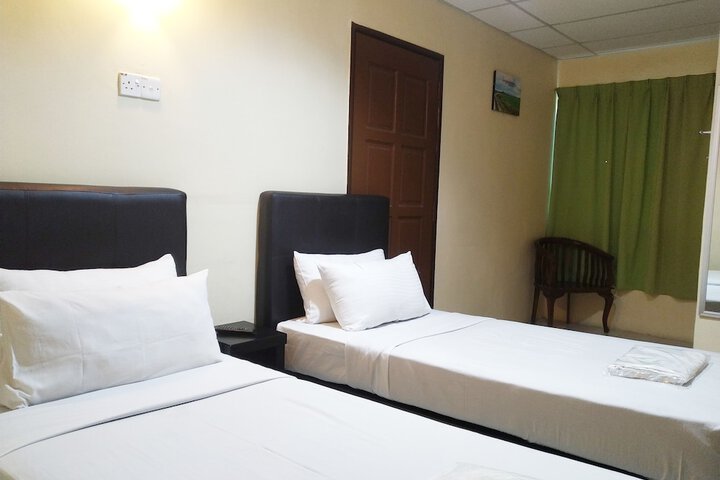 Room 12 of 34