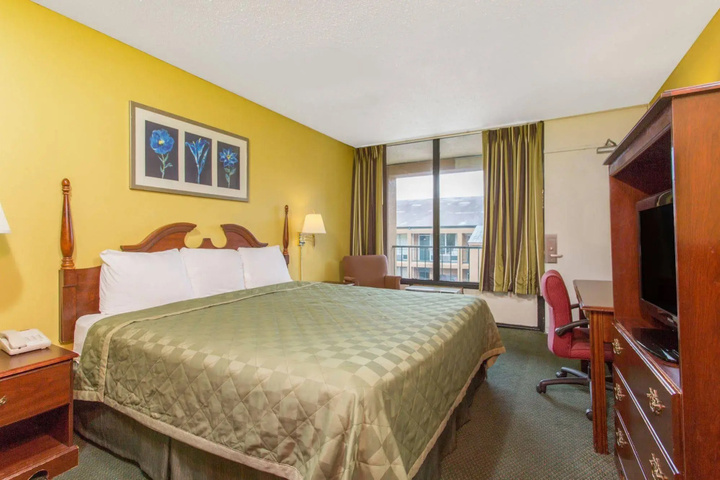 Room 4 of 13
