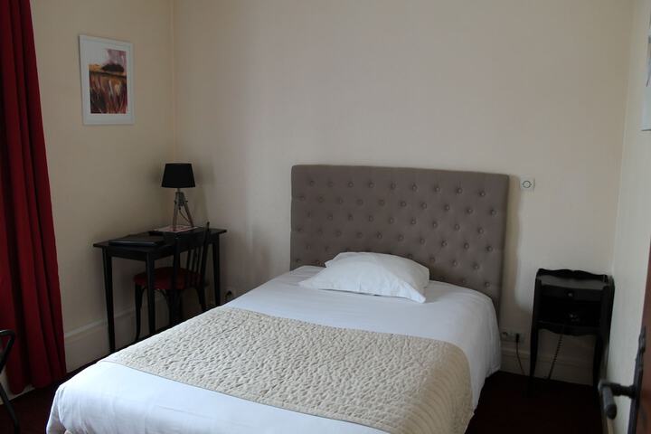 Room 10 of 46