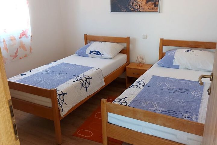 Room 2 of 15