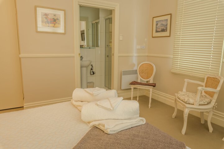 Room 4 of 38