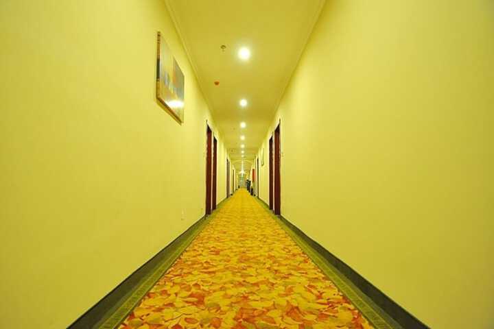 Ballroom/Hall 47 of 50