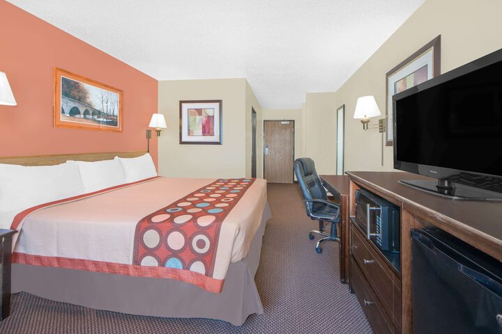 1 King Bed (10 of 10)