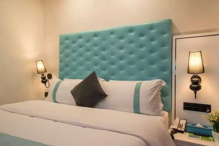Room 4 of 26