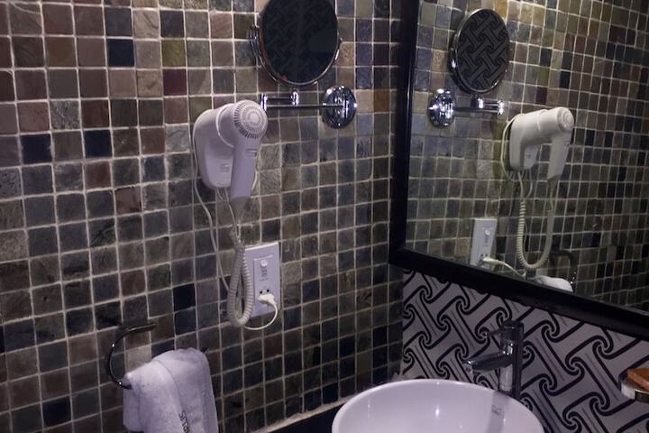 Room 20 of 39