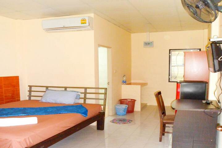 Room 4 of 16