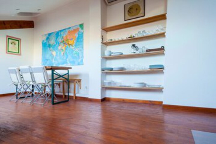 Room 5 of 16