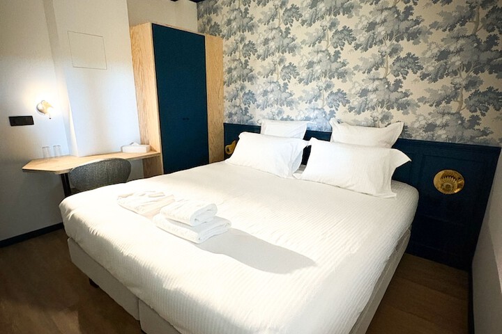 Room 4 of 15