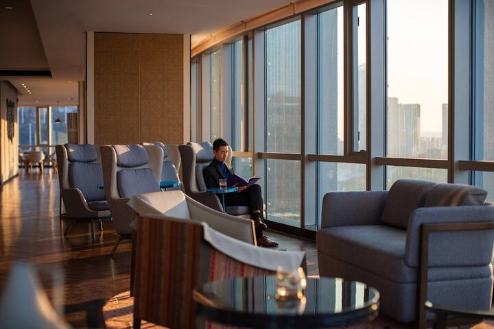 Lounge 43 of 55