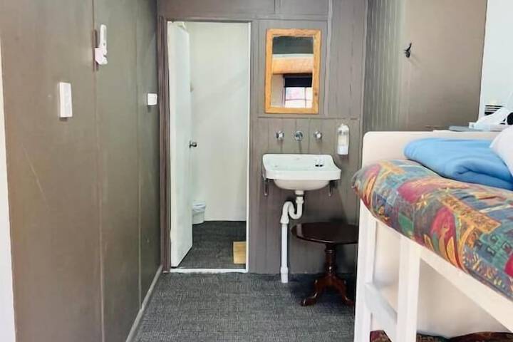 Room 42 of 180