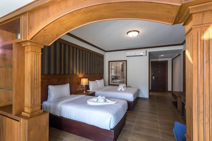 Room 3 of 28