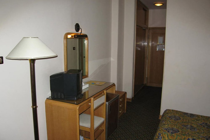 Room 7 of 37