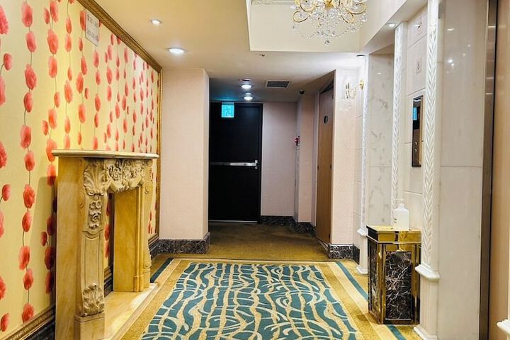 Ballroom/Hall 196 of 216