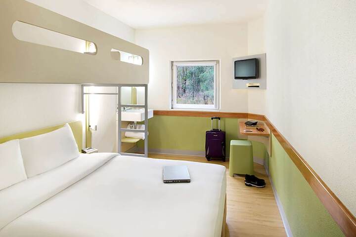 Room 18 of 34