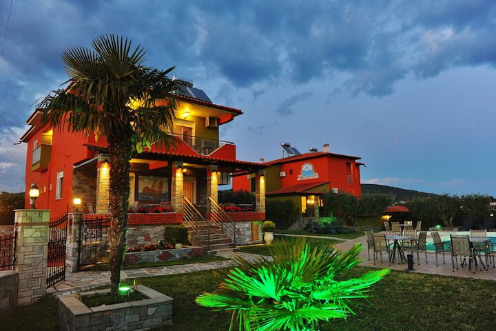 Hotel Exterior 41 of 63