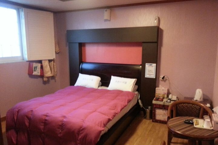 Room 8 of 47