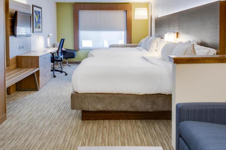 2 Queen Beds (2 of 7)