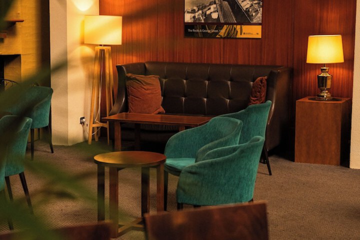 Lounge 53 of 59