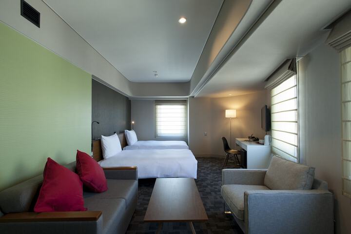 Room 14 of 28