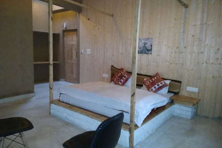 Room 11 of 31